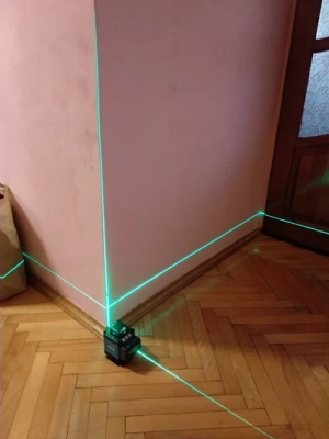 8390042-large-review-lazerniy-budivelniy-riven.webp